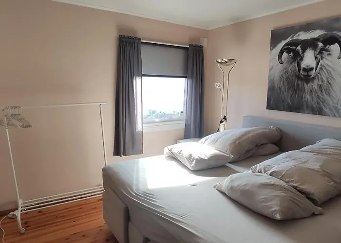 Sleeps 8 - 3 Bedrooms