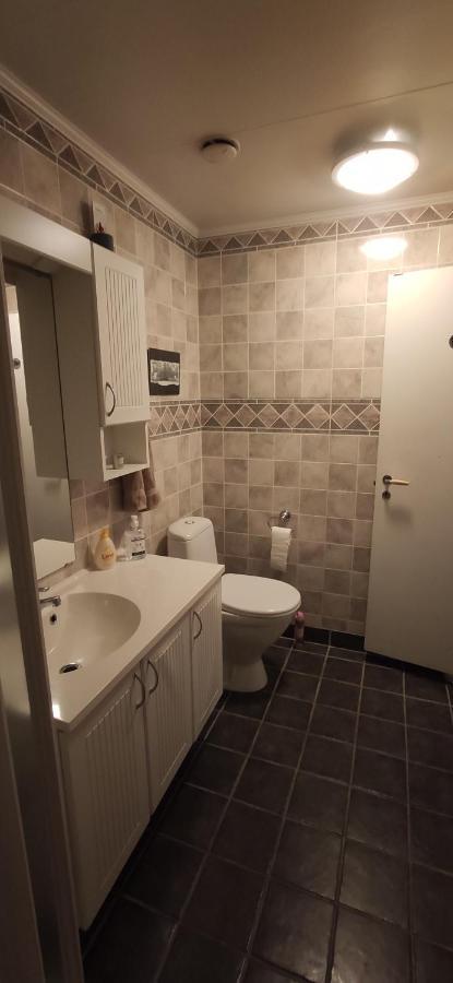 Sleeps 8 - 3 Bedrooms *