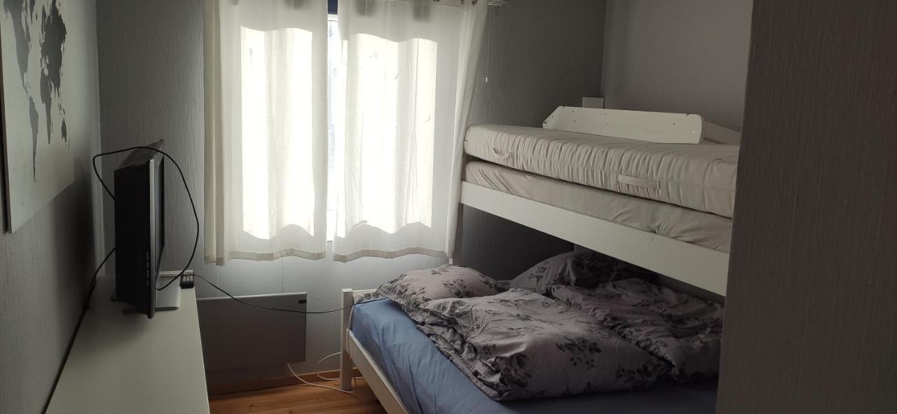 Sleeps 8 - 3 Bedrooms *